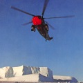 絵葉書　南極　氷山をこえ氷上偵察から帰るヘリコプター　カラー